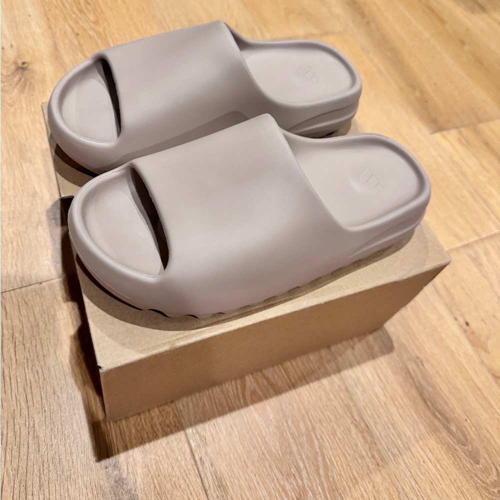 NIB! Verified Authentic! Yeezy Slides, Men’s Size 8,  color Pure. (GZ5554)